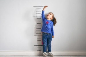 Trẻ nhỏ có nên uống thuốc tăng chiều cao không?